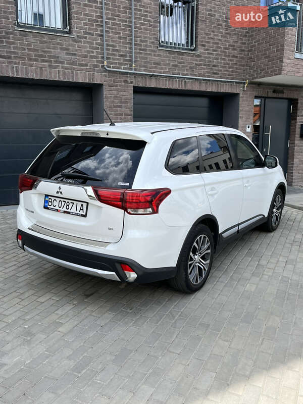 Внедорожник / Кроссовер Mitsubishi Outlander 2015 в Львове