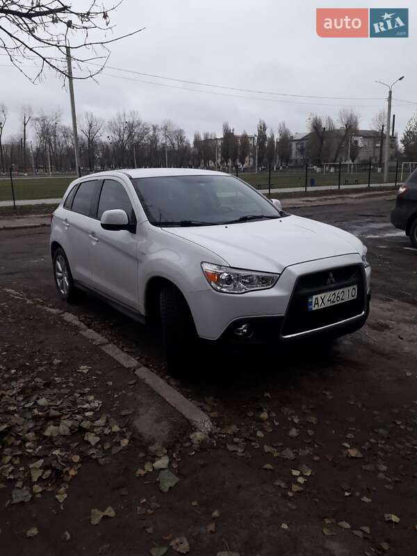 Позашляховик / Кросовер Mitsubishi Outlander 2015 в Харкові