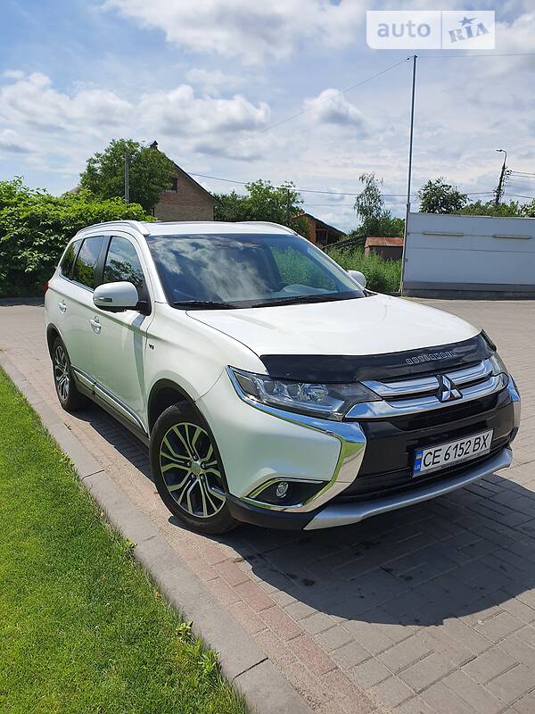 Позашляховик / Кросовер Mitsubishi Outlander 2017 в Києві