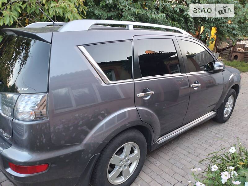 Внедорожник / Кроссовер Mitsubishi Outlander 2010 в Харькове