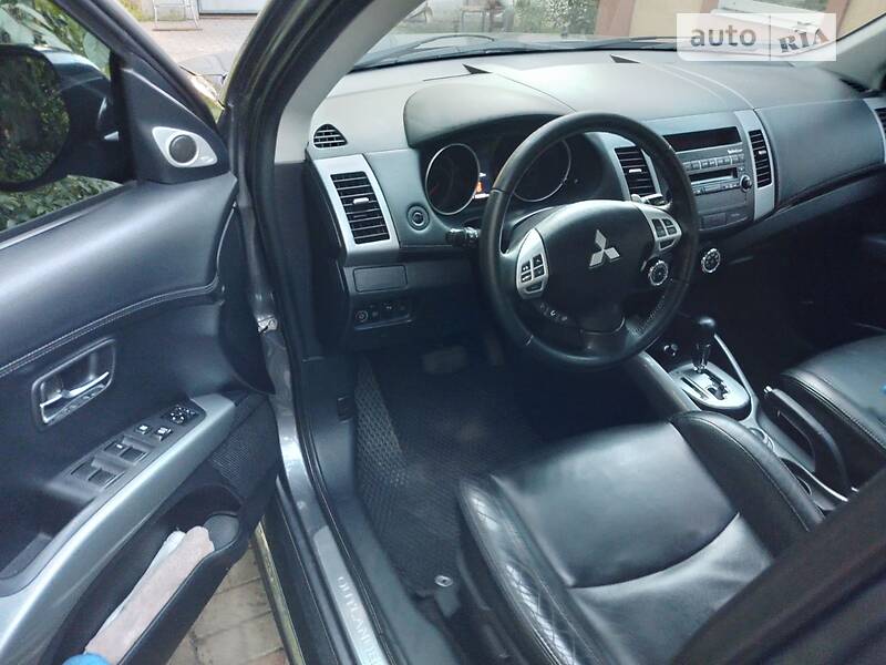 Внедорожник / Кроссовер Mitsubishi Outlander 2010 в Харькове