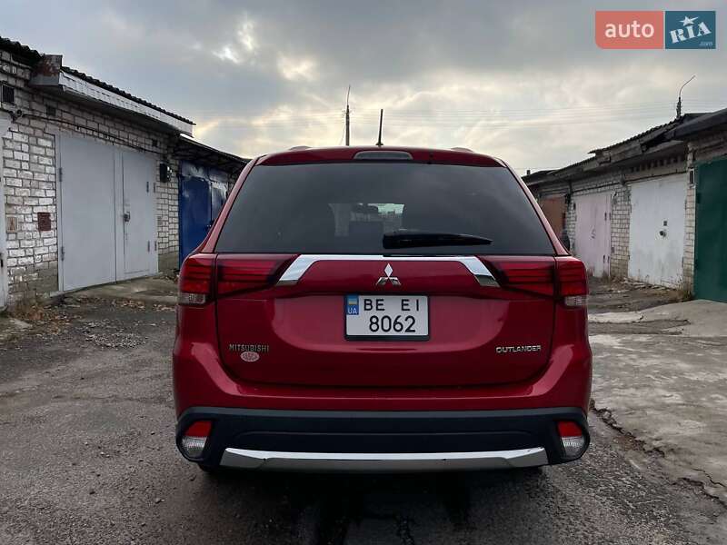 Позашляховик / Кросовер Mitsubishi Outlander 2016 в Любарі
