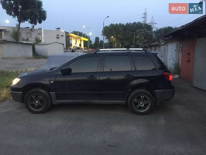 Внедорожник / Кроссовер Mitsubishi Outlander 2005 в Киеве