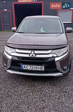 Позашляховик / Кросовер Mitsubishi Outlander 2016 в Луцьку