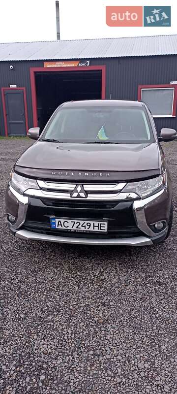 Позашляховик / Кросовер Mitsubishi Outlander 2016 в Луцьку