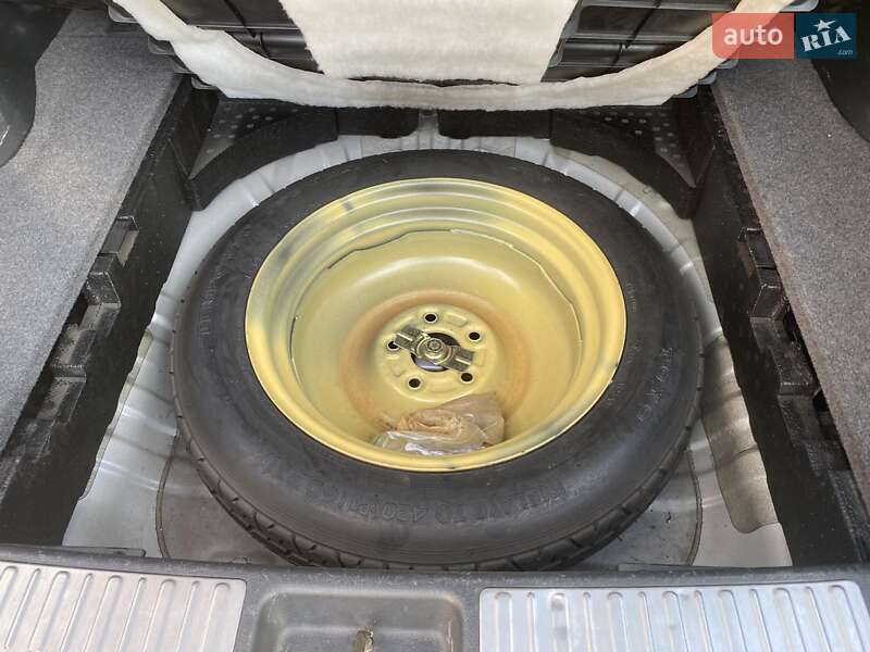 Внедорожник / Кроссовер Mitsubishi Outlander 2004 в Бучаче