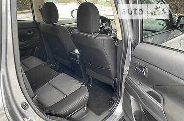 Внедорожник / Кроссовер Mitsubishi Outlander 2017 в 