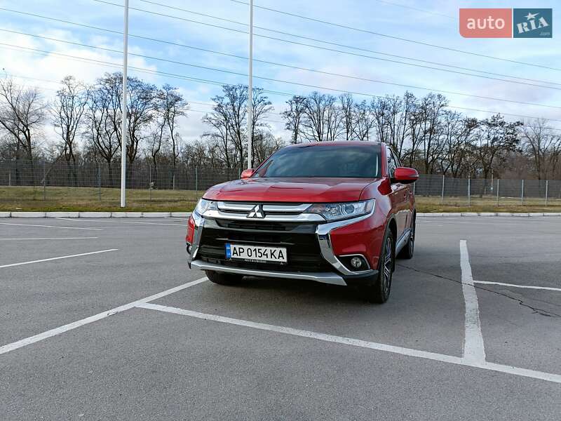 Внедорожник / Кроссовер Mitsubishi Outlander 2015 в Запорожье