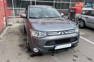 Позашляховик / Кросовер Mitsubishi Outlander 2013 в Києві