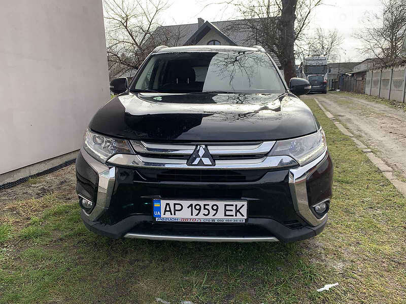 Внедорожник / Кроссовер Mitsubishi Outlander 2017 в Рава-Русской