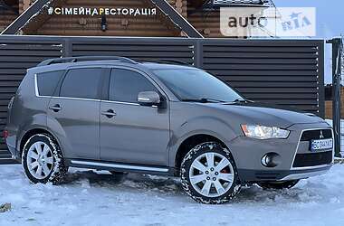 Внедорожник / Кроссовер Mitsubishi Outlander 2011 в Стрые