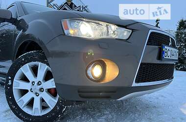 Внедорожник / Кроссовер Mitsubishi Outlander 2011 в Стрые