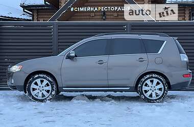 Внедорожник / Кроссовер Mitsubishi Outlander 2011 в Стрые