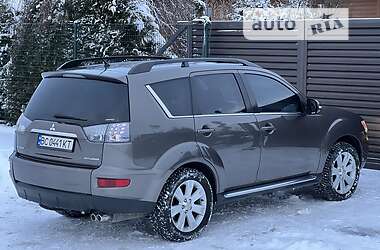 Внедорожник / Кроссовер Mitsubishi Outlander 2011 в Стрые