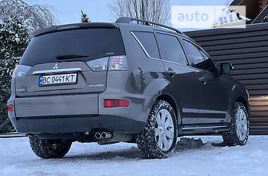 Внедорожник / Кроссовер Mitsubishi Outlander 2011 в Стрые