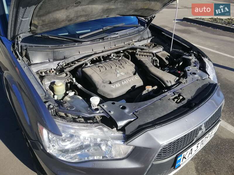 Внедорожник / Кроссовер Mitsubishi Outlander 2010 в Киеве