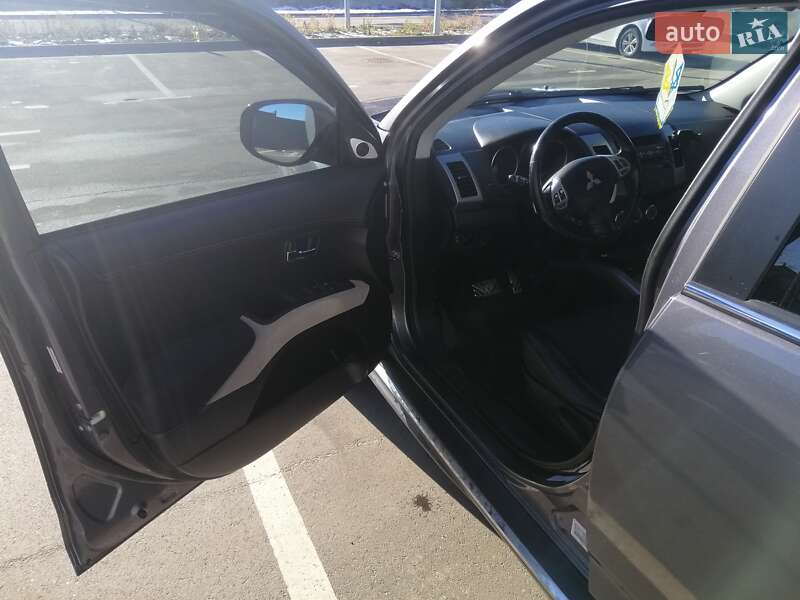 Внедорожник / Кроссовер Mitsubishi Outlander 2010 в Киеве