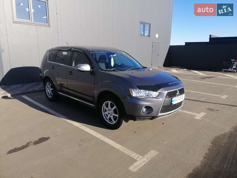 Внедорожник / Кроссовер Mitsubishi Outlander 2010 в Киеве