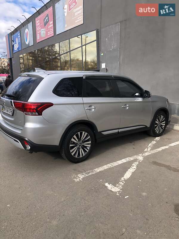 Универсал Mitsubishi Outlander 2019 в Одессе