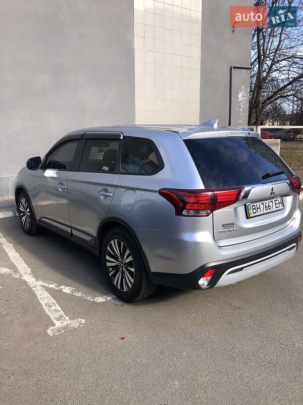 Универсал Mitsubishi Outlander 2019 в Одессе