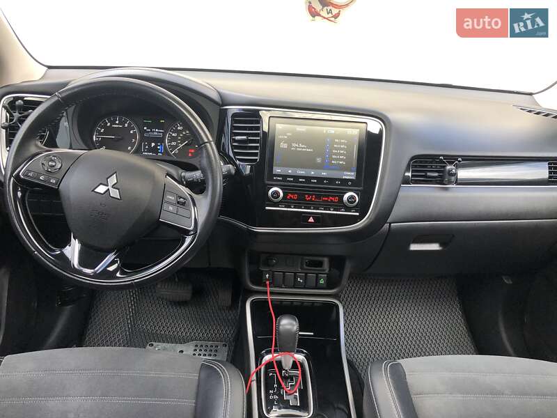 Универсал Mitsubishi Outlander 2019 в Одессе