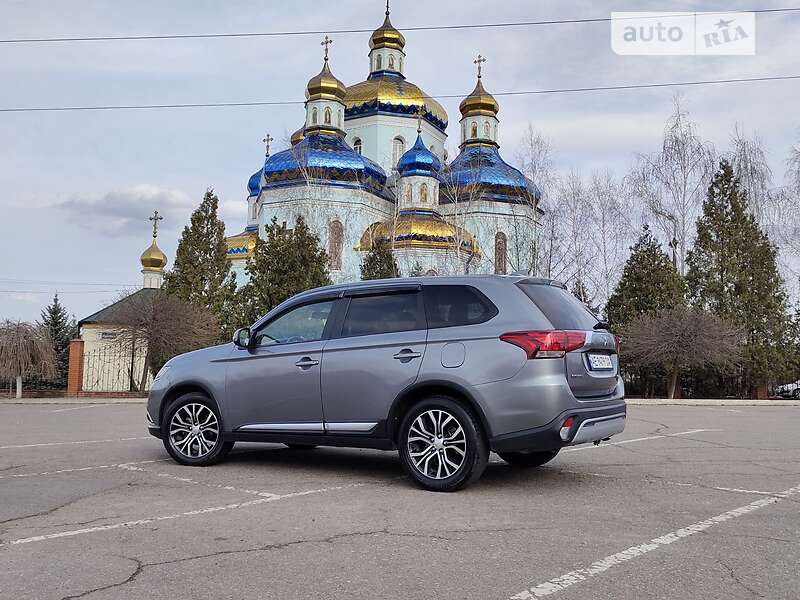 Внедорожник / Кроссовер Mitsubishi Outlander 2017 в Кривом Роге