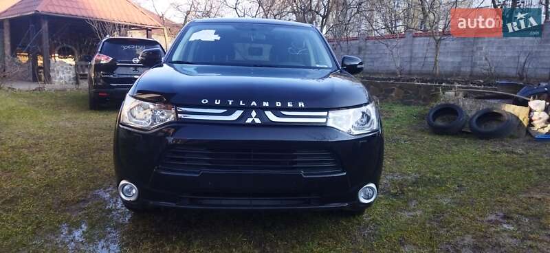 Позашляховик / Кросовер Mitsubishi Outlander 2013 в Рівному