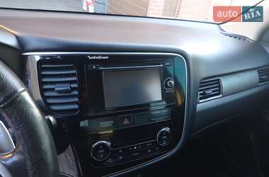 Позашляховик / Кросовер Mitsubishi Outlander 2013 в Чернівцях