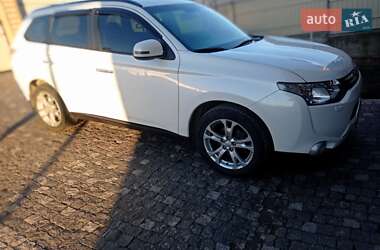 Позашляховик / Кросовер Mitsubishi Outlander 2013 в Чернівцях