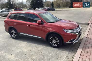 Позашляховик / Кросовер Mitsubishi Outlander 2016 в Кропивницькому