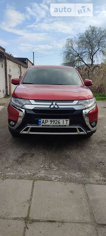 Внедорожник / Кроссовер Mitsubishi Outlander 2019 в Запорожье