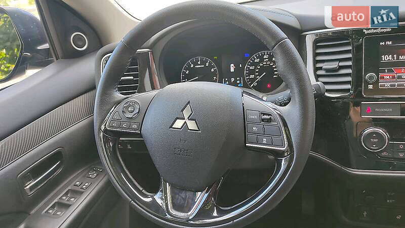 Позашляховик / Кросовер Mitsubishi Outlander 2018 в Запоріжжі