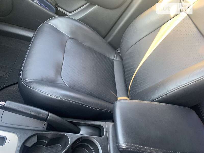 Позашляховик / Кросовер Mitsubishi Outlander 2008 в Києві