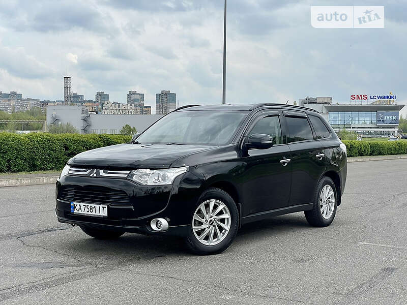 Внедорожник / Кроссовер Mitsubishi Outlander 2012 в Киеве