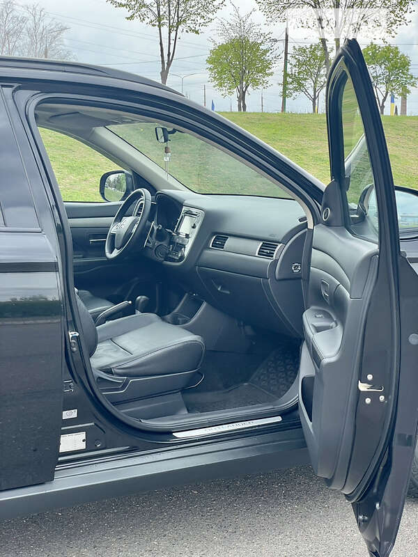 Внедорожник / Кроссовер Mitsubishi Outlander 2012 в Киеве