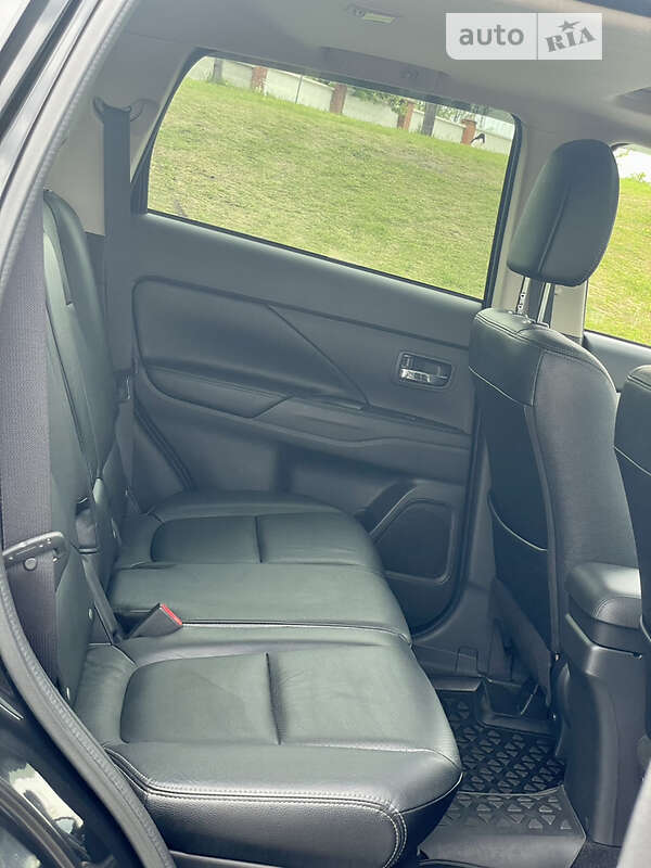 Внедорожник / Кроссовер Mitsubishi Outlander 2012 в Киеве