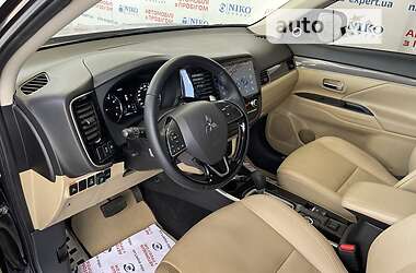 Внедорожник / Кроссовер Mitsubishi Outlander 2021 в 