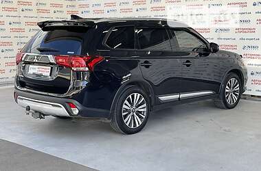 Внедорожник / Кроссовер Mitsubishi Outlander 2021 в 
