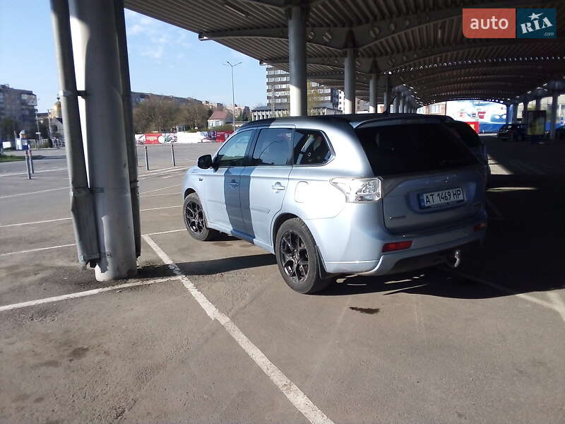 Внедорожник / Кроссовер Mitsubishi Outlander 2013 в Ивано-Франковске