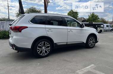 Внедорожник / Кроссовер Mitsubishi Outlander 2017 в Киеве