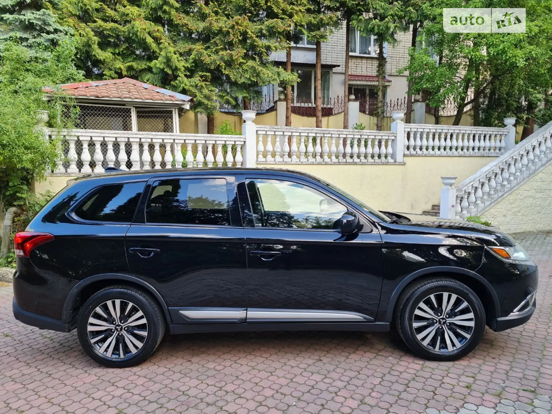 2019 Mitsubishi Outlander - мініатюра 10