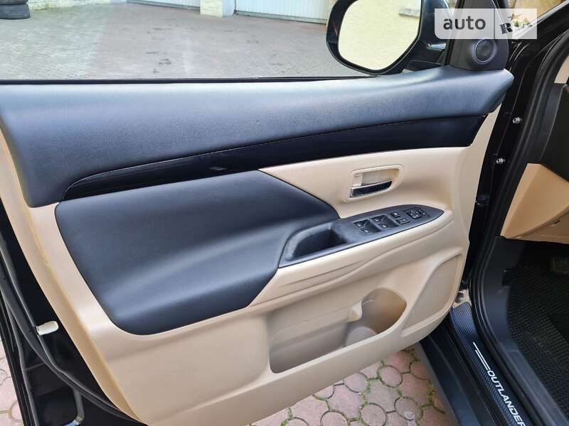 Внедорожник / Кроссовер Mitsubishi Outlander 2019 в Ровно