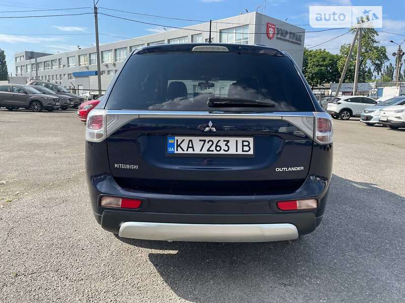 Внедорожник / Кроссовер Mitsubishi Outlander 2014 в Киеве