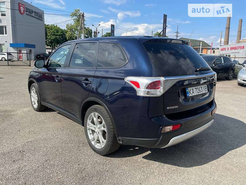 Внедорожник / Кроссовер Mitsubishi Outlander 2014 в Киеве