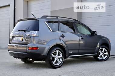Внедорожник / Кроссовер Mitsubishi Outlander 2012 в 