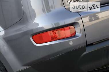 Внедорожник / Кроссовер Mitsubishi Outlander 2012 в 