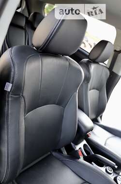 Внедорожник / Кроссовер Mitsubishi Outlander 2012 в 