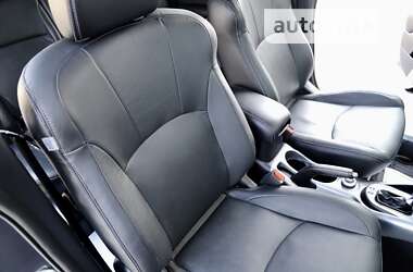 Внедорожник / Кроссовер Mitsubishi Outlander 2012 в 