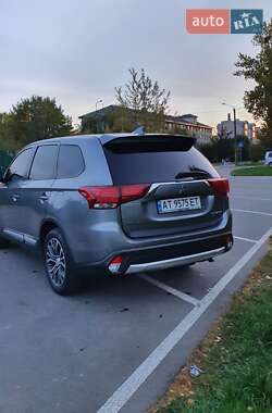 Позашляховик / Кросовер Mitsubishi Outlander 2017 в Івано-Франківську