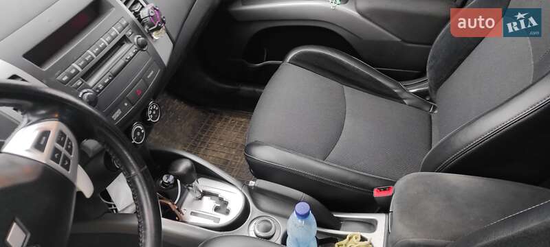 Внедорожник / Кроссовер Mitsubishi Outlander 2010 в Самборе фото 32 Внедорожник / Кроссовер Mitsubishi Outlander 2010 в Самборе
